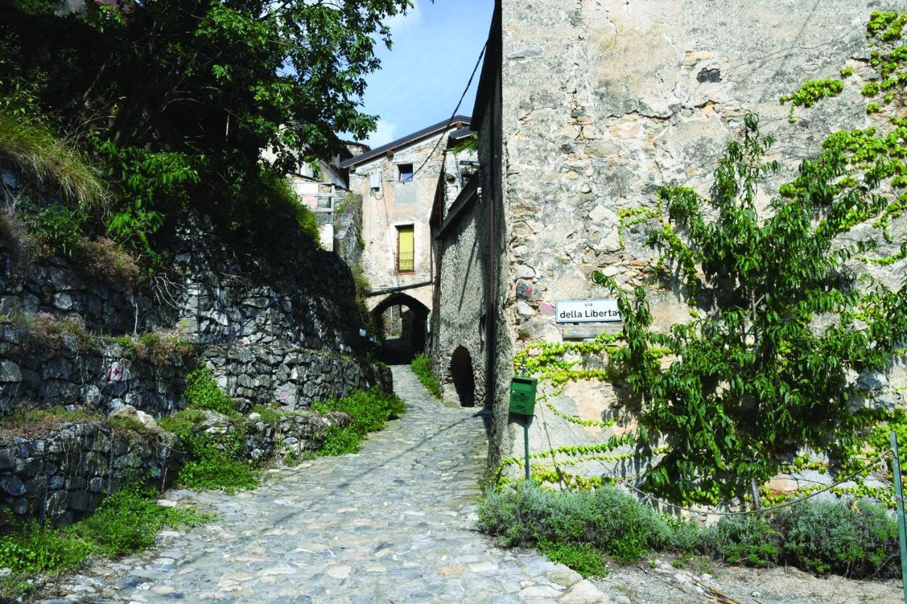 Agriturismo Nonnamelia Nasino 外观 照片